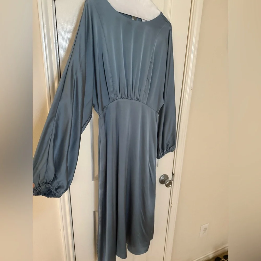 Beautiful satin dress pale blue - Picture 3 of 7